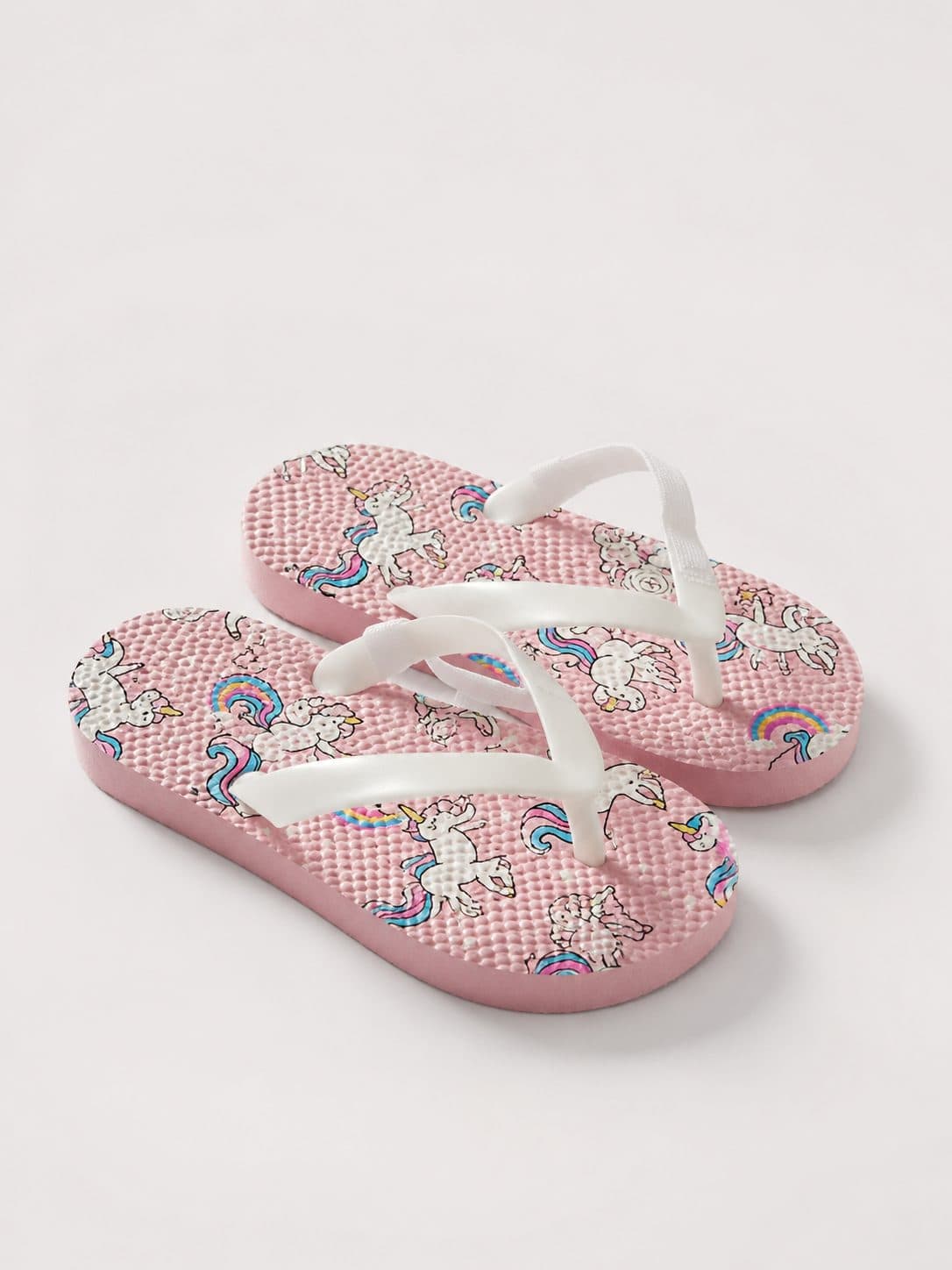 SANDALIAS FLIP FLOP ROSADO CON ESTAMPADO DE UNICORNIOS Y ARCOÍRIS — zapatos para niña