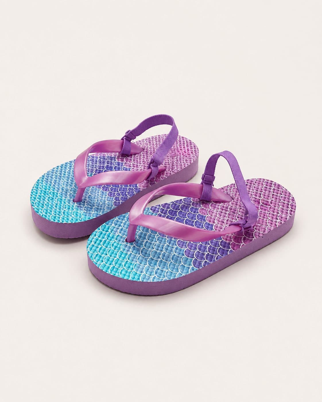 SANDALIAS FLIP FLOP MORADO CON ESTAMPADO DE ESCAMAS DE SIRENA — zapatos para niña