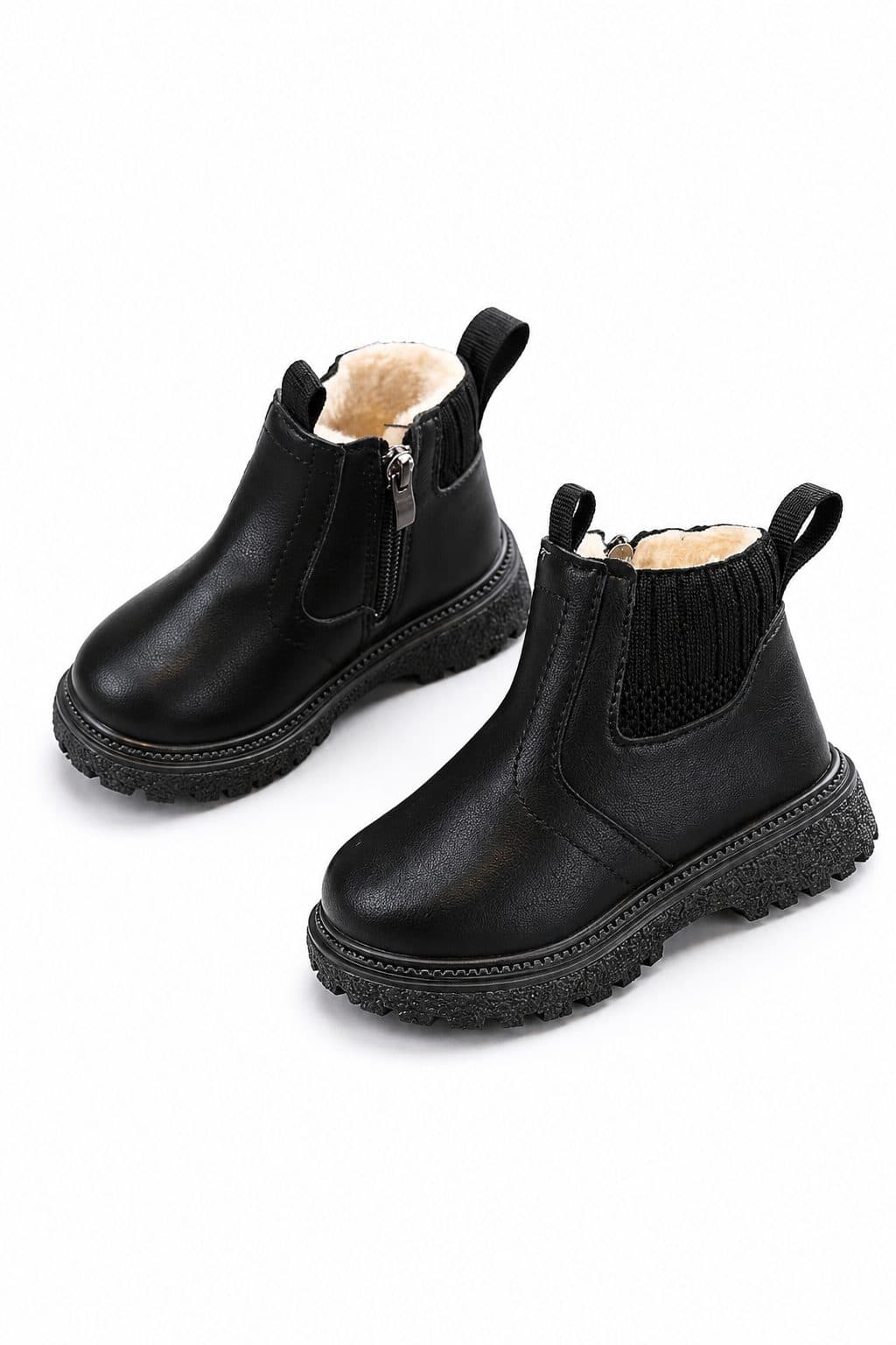 BOTÍN NEGRO CON FORRO PELUDO Y CIERRE LATERAL — zapatos para niña