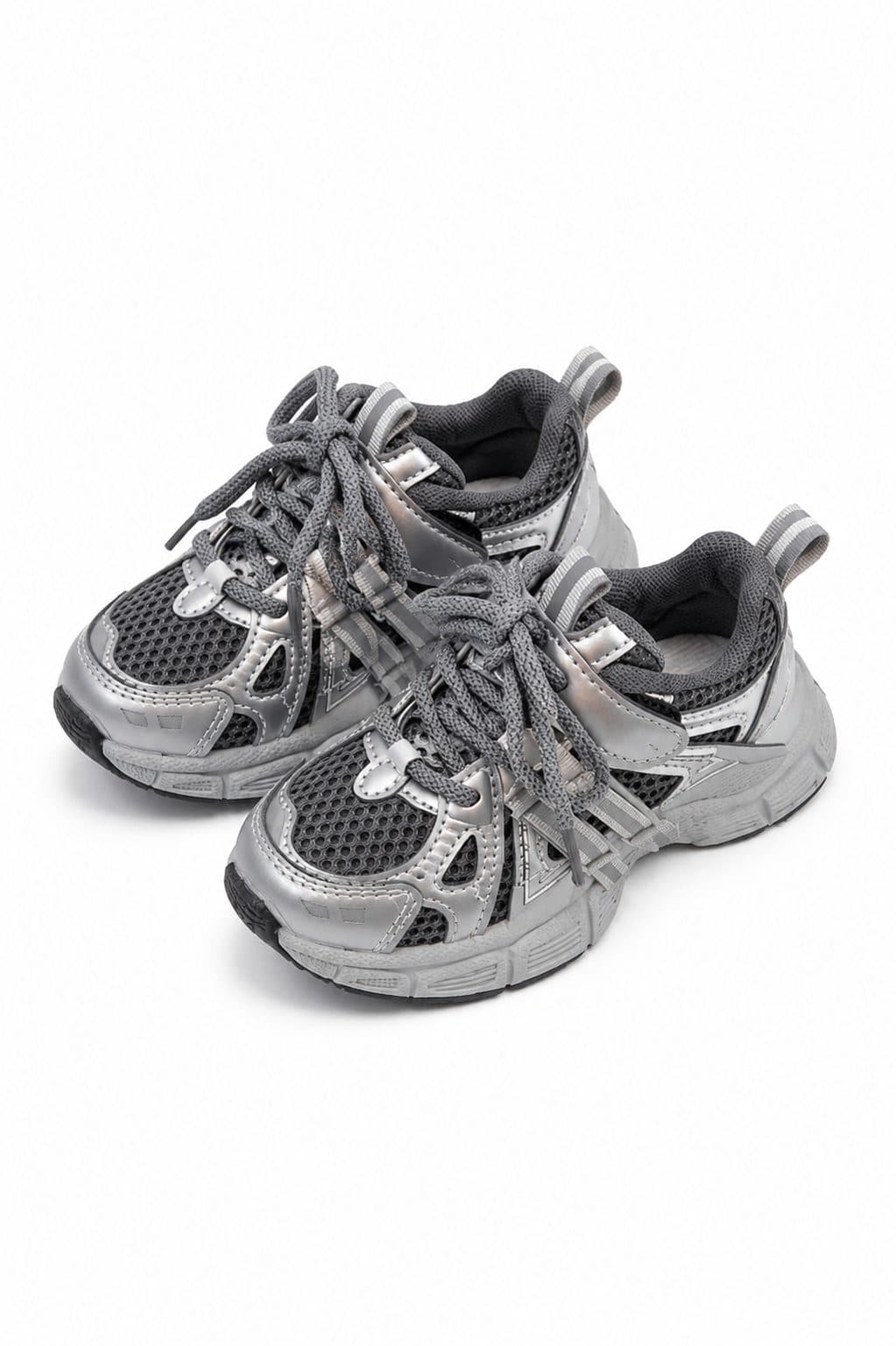ZAPATILLAS PLATEADAS METALIZADAS CON CORDONES GRUESOS — zapatos para niña