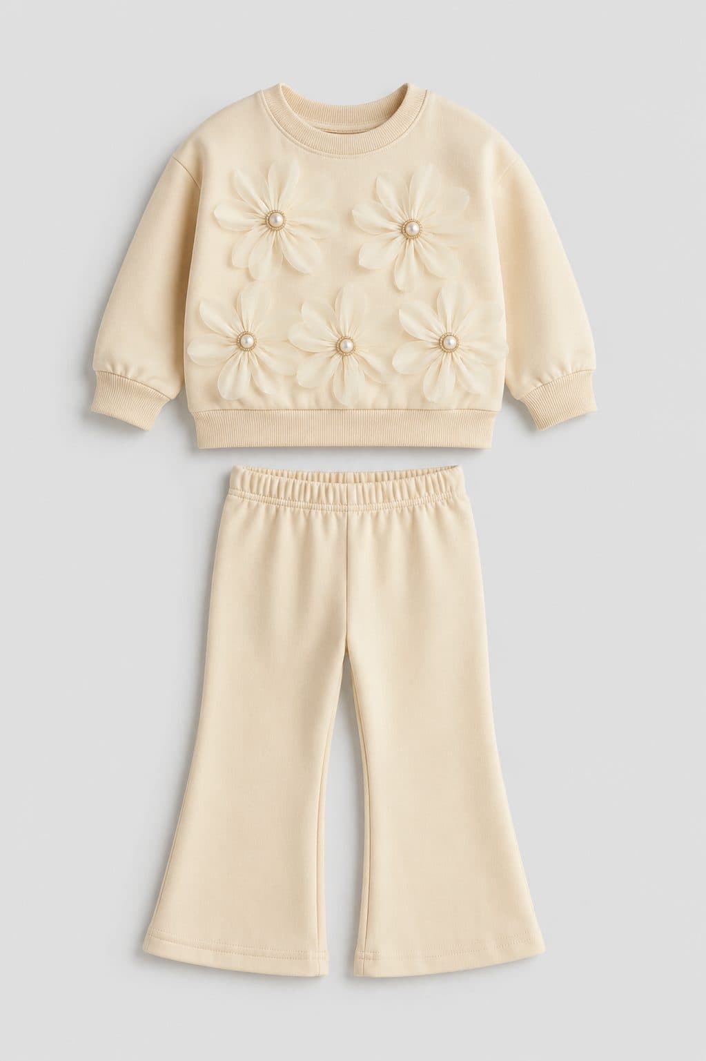 CONJUNTO CREMA FLORES CON PERLAS — conjunto para niña