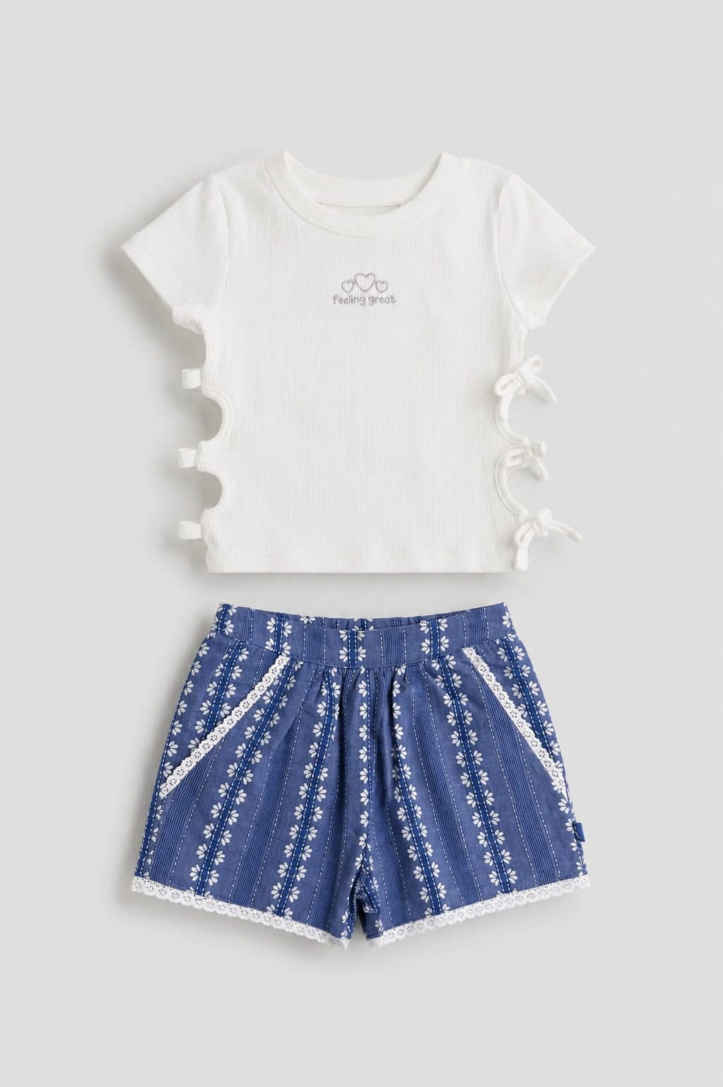 CONJUNTO POLO BLANCO Y SHORT AZUL — conjunto para niña