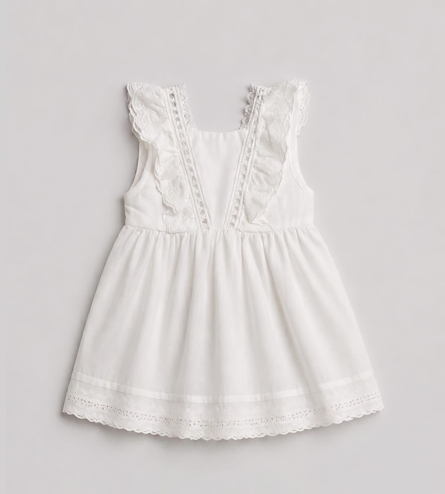 VESTIDO BLANCO CON ENCAJE Y VOLANTES — vestido para niña