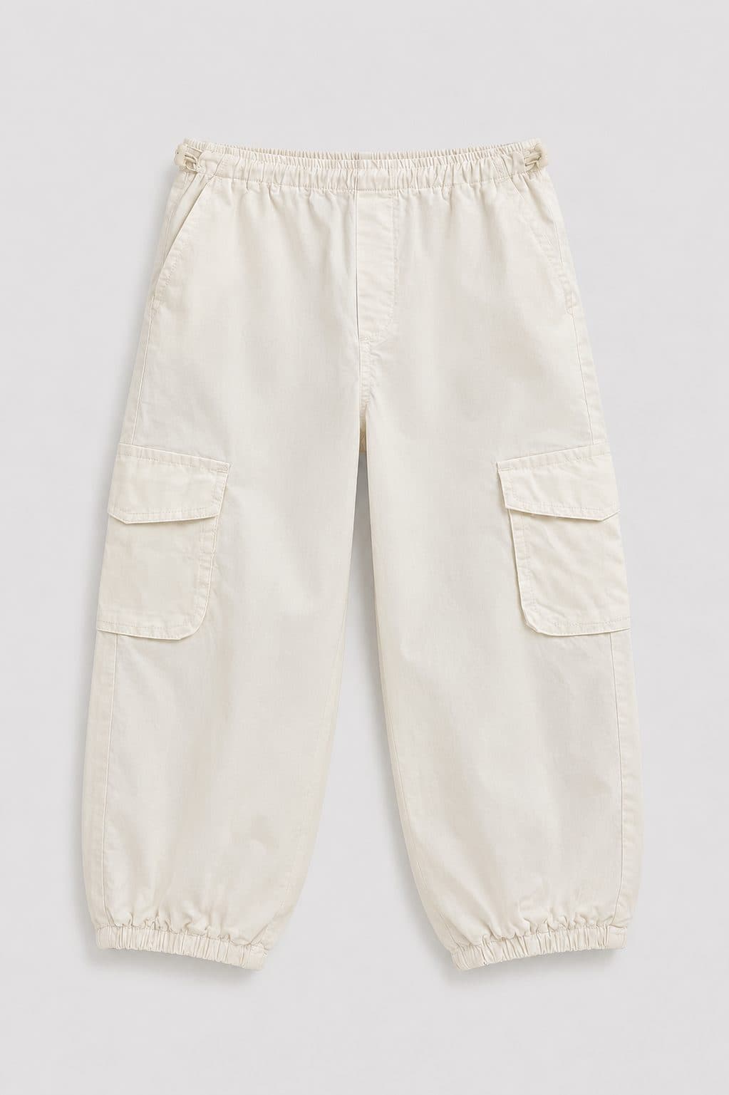 PANTALÓN CARGO CREMA CON BOLSILLOS — pantalón para niña