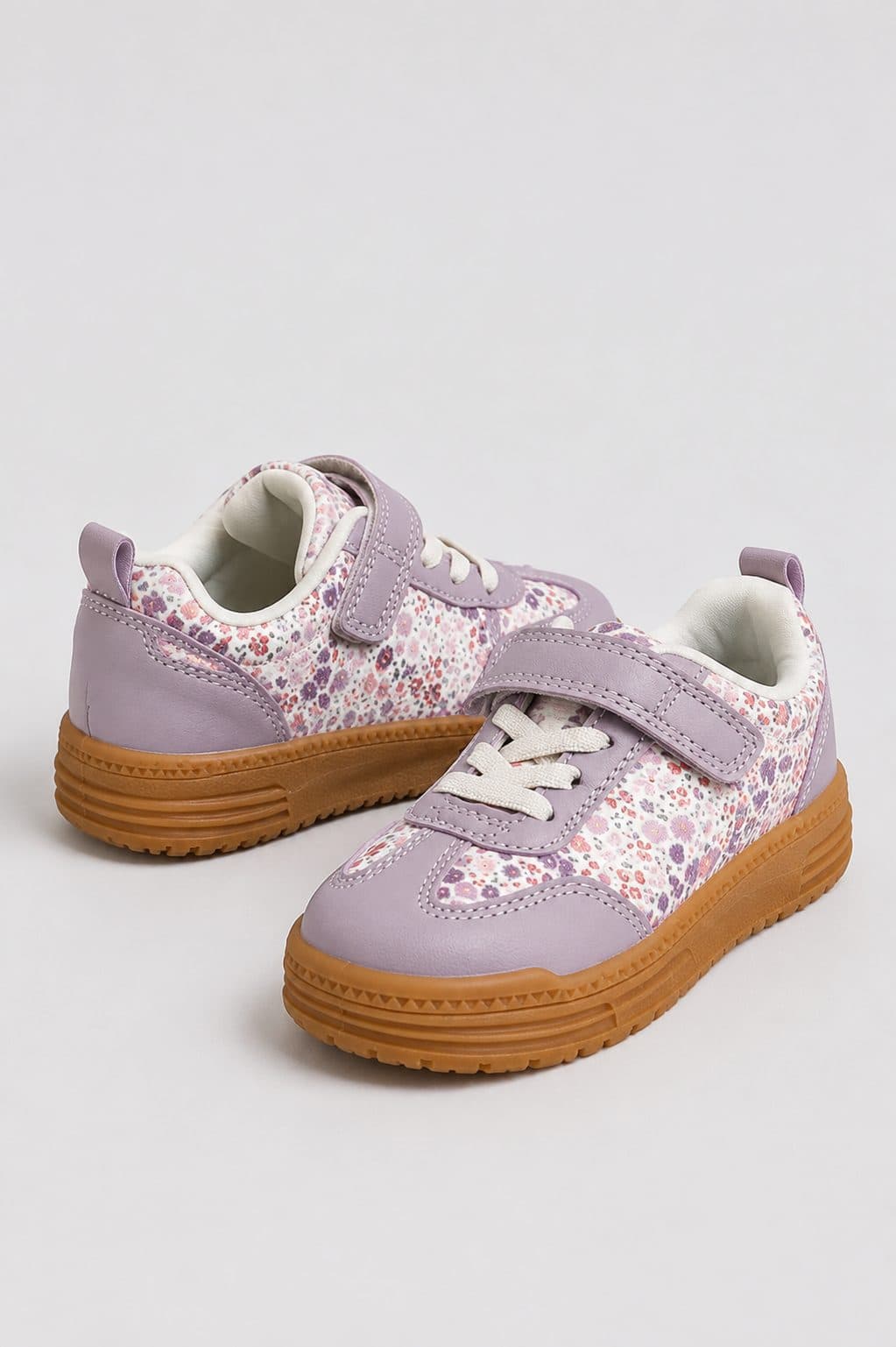 ZAPATILLAS FLORALES CARTER'S US7 — ropa importada para niña