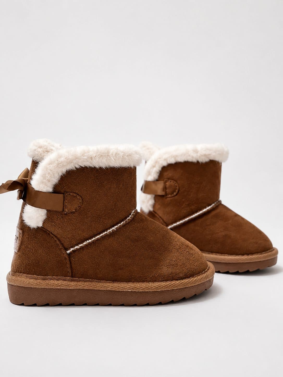 BOTINES MARRONES CON PELUCHE Y MOÑO — zapatos para niña
