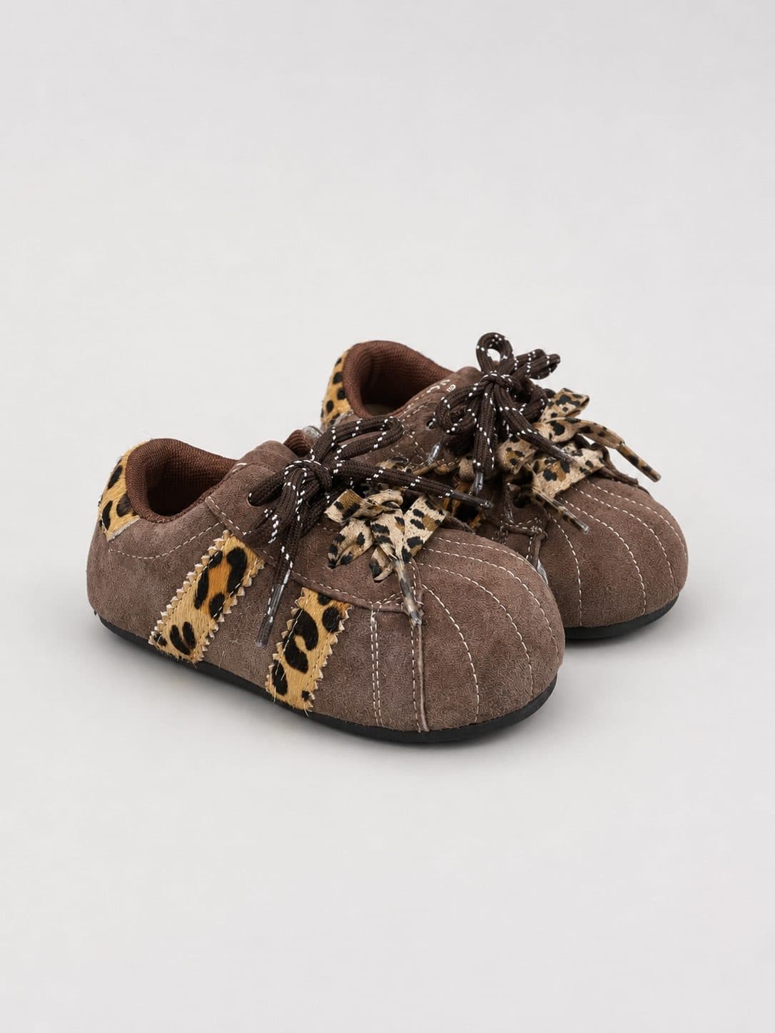 ZAPATILLAS MARRONES CON DETALLE ANIMAL PRINT — zapatos para niña