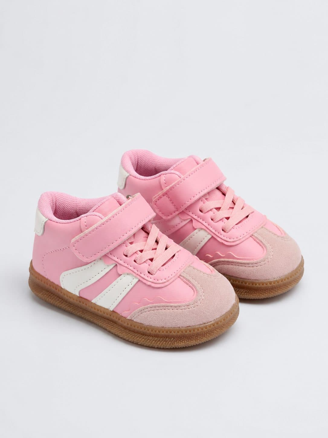 ZAPATILLAS ROSADAS ESTILO RETRO CON FRANJAS BLANCAS — zapatos para niña