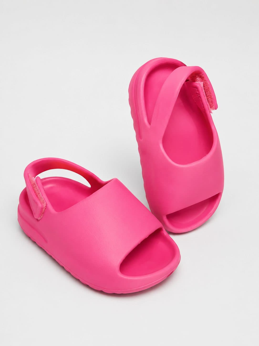 SANDALIAS TIPO SLIDE FUCSIA — zapatos para niña