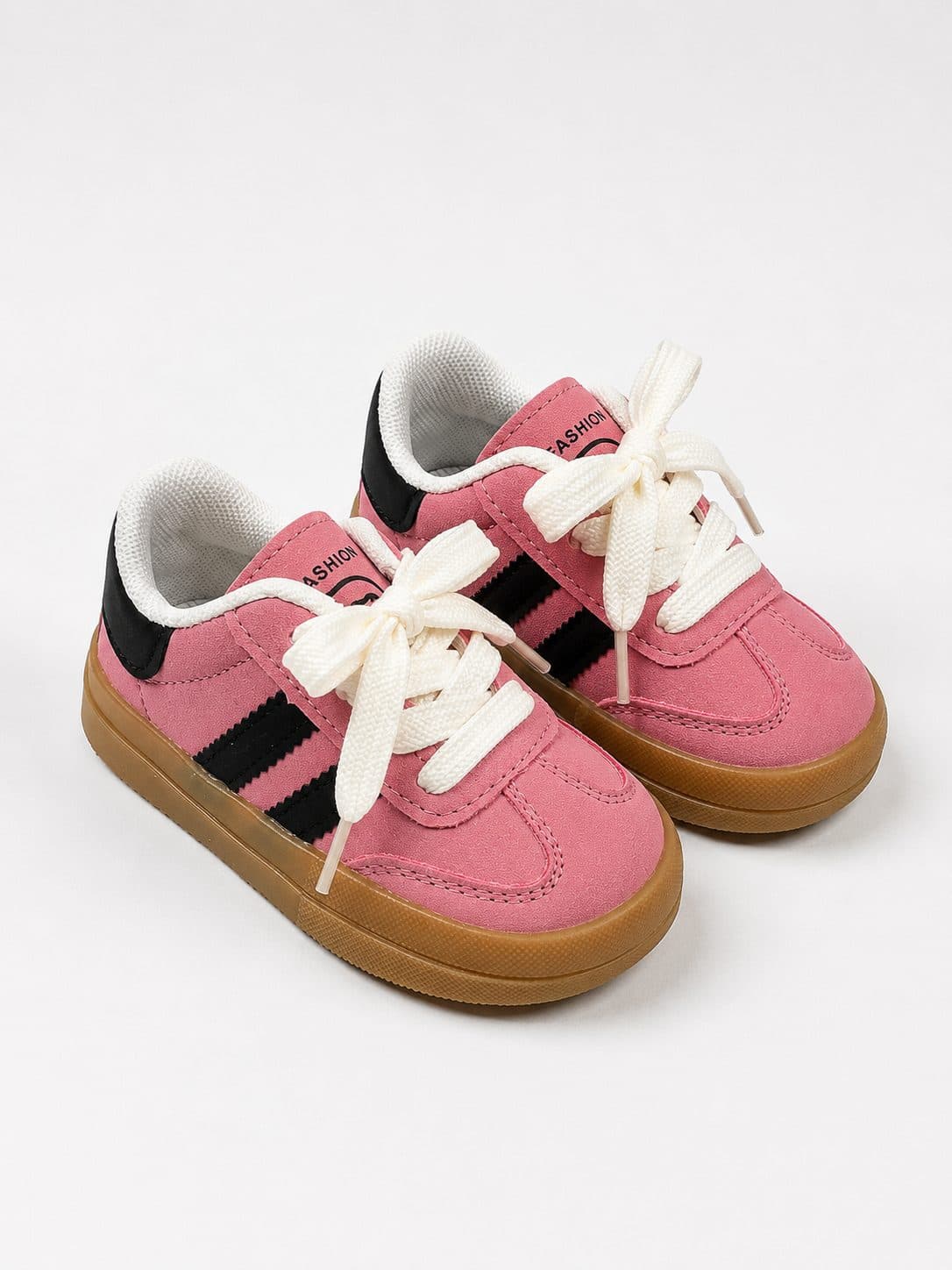 ZAPATILLAS ROSADAS CON FRANJAS NEGRAS ESTILO CLÁSICO — zapatos para niña