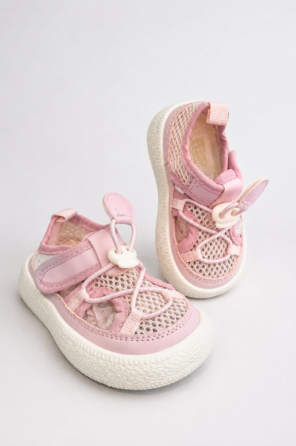 ZAPATILLAS ROSADAS TIPO SANDALIA DE MALLA — zapatos para niña