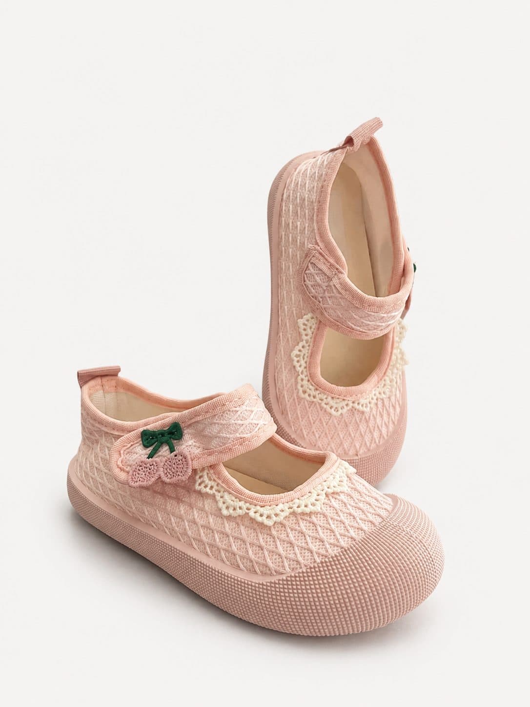 ZAPATOS ROSA CON CEREZAS Y ENCAJE — zapatos para niña