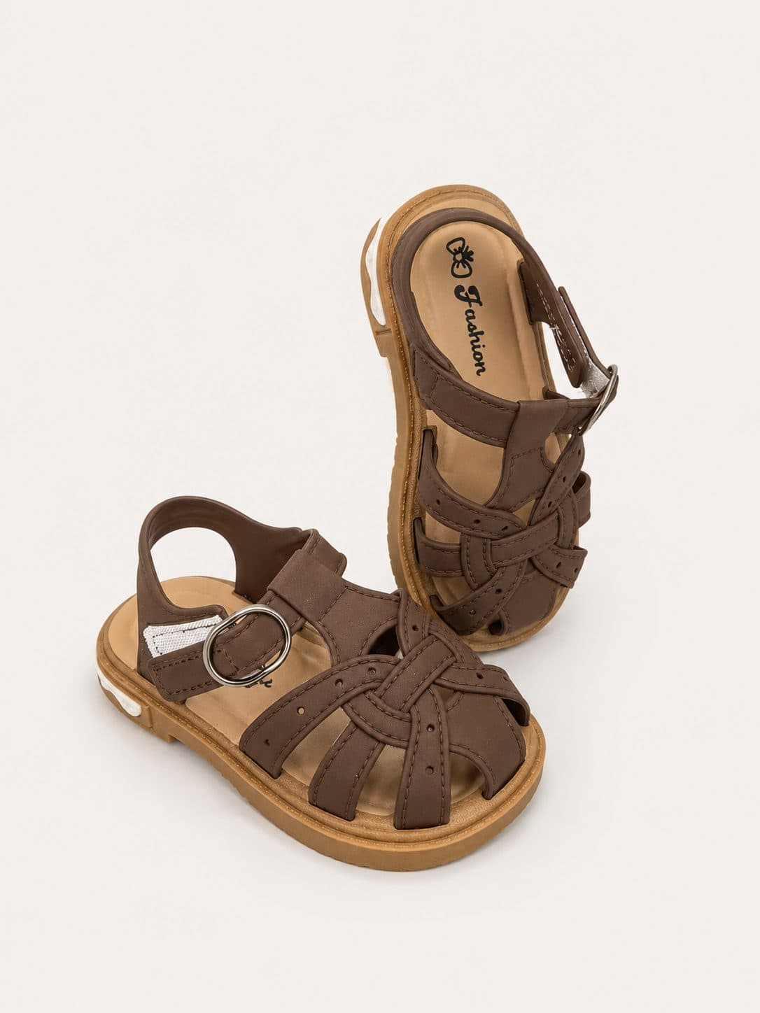 SANDALIAS CHILLONAS CON TRENZADO — zapatos para niña
