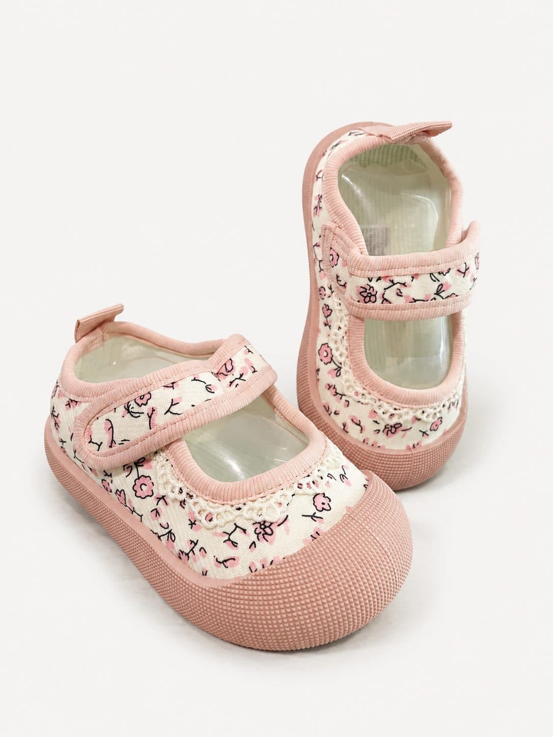 ZAPATOS ROSA FLORAL CON ENCAJE — zapatos para niña