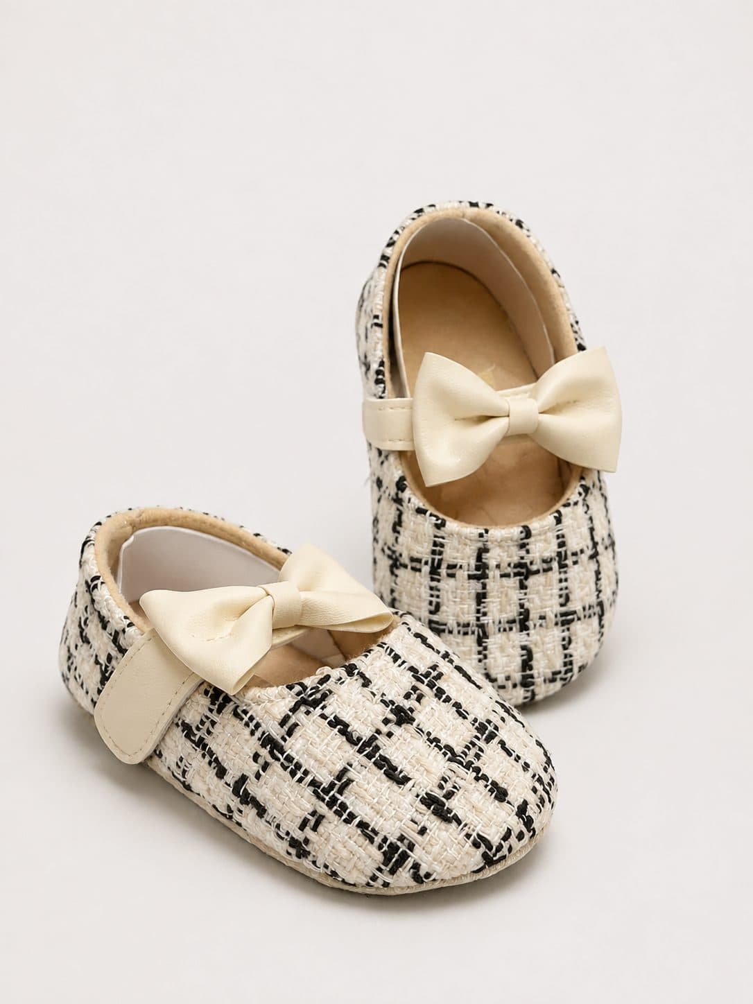 ZAPATOS TWEED CREMA CON MOÑO — zapatos para niña