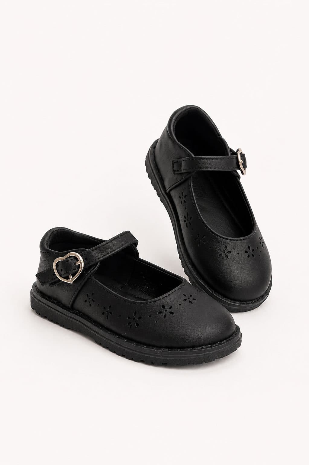ZAPATOS NEGRO CON HEBILLA CORAZÓN — zapatos para niña