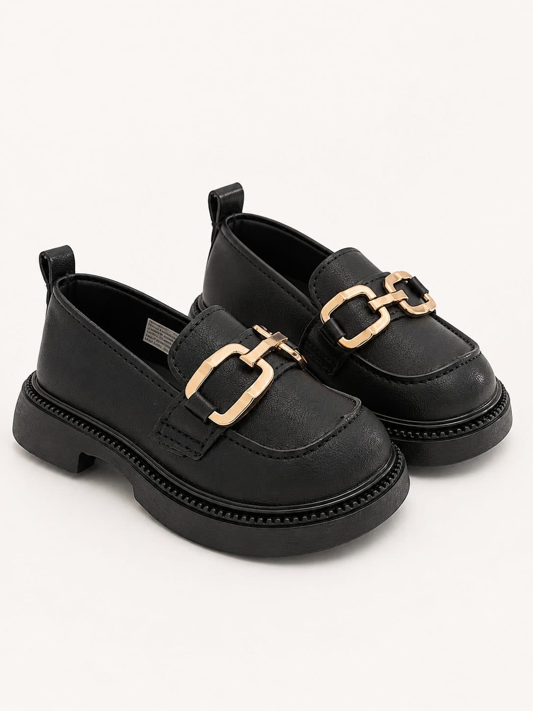 MOCASINES NEGRO CON CADENA DORADA — zapatos para niña