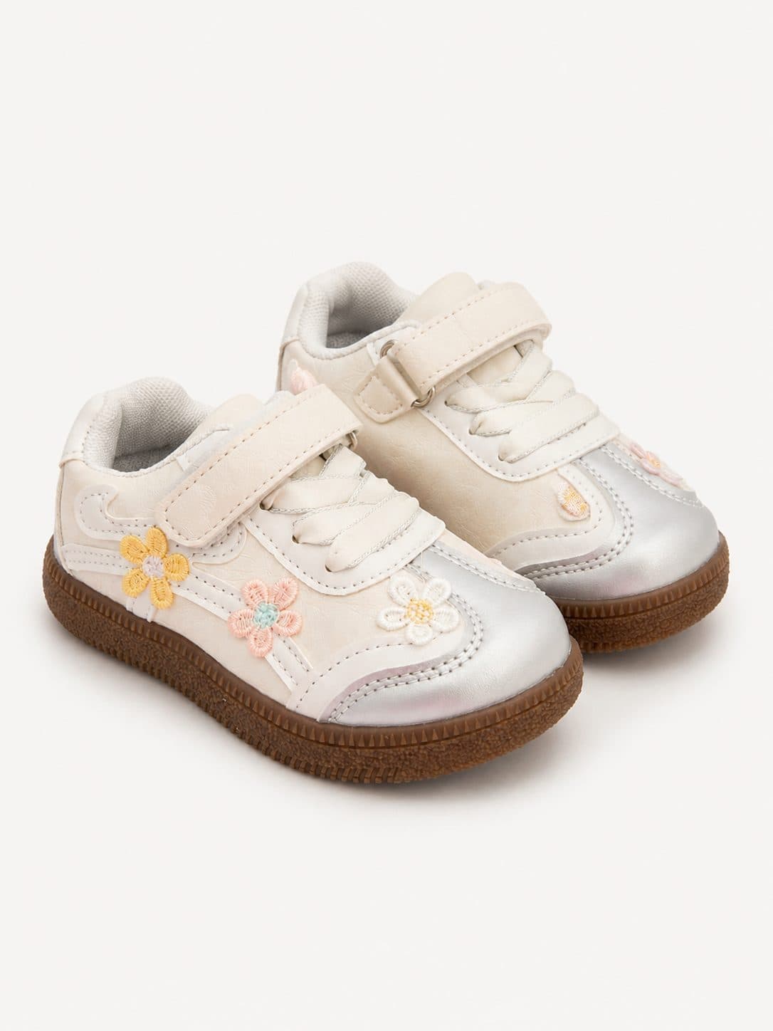 ZAPATILLAS CREMA CON MARGARITAS Y PLATA — zapatos para niña