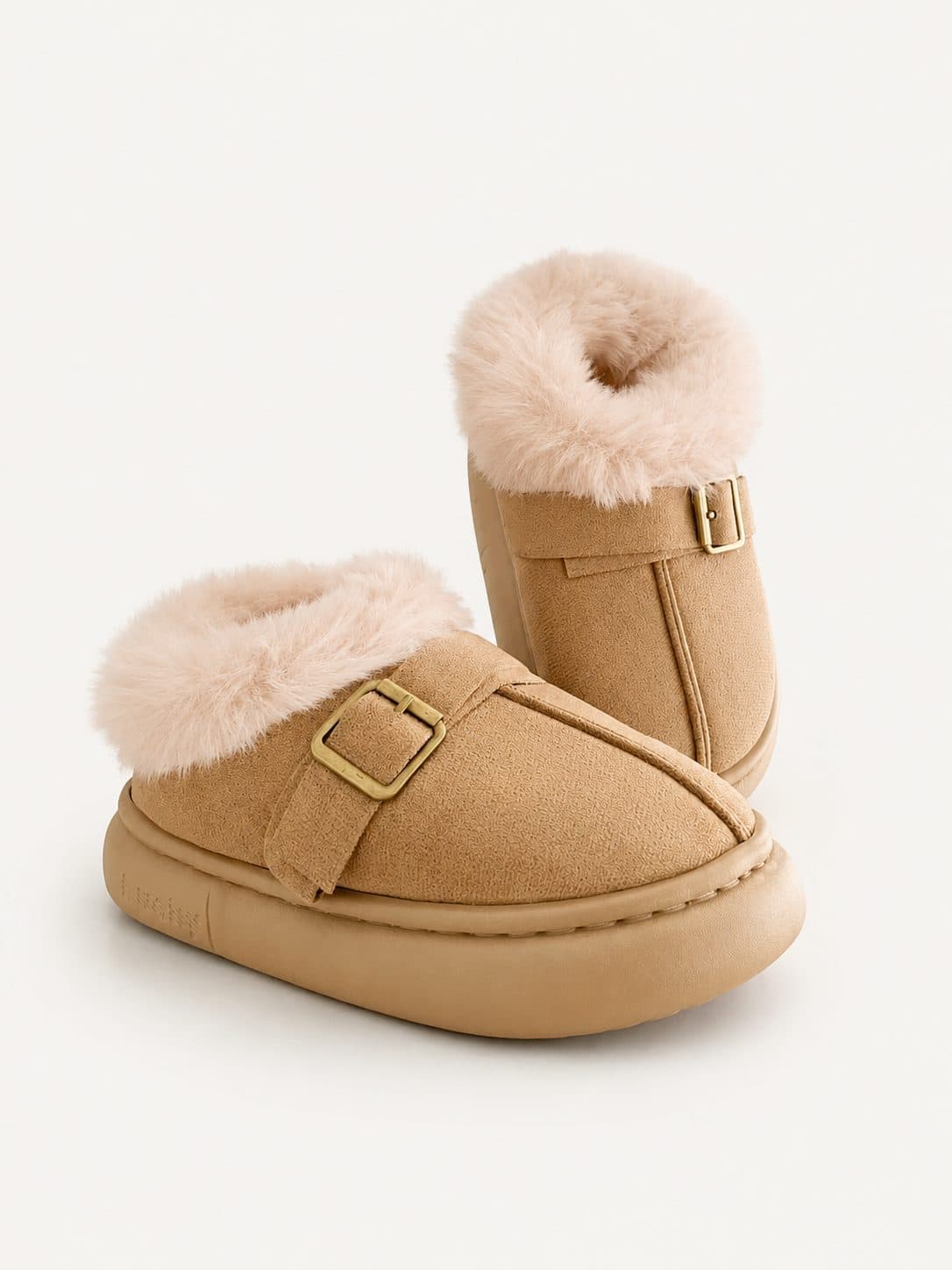 BOTIN CAMEL CON PELUCHE Y HEBILLA — zapatos para niña