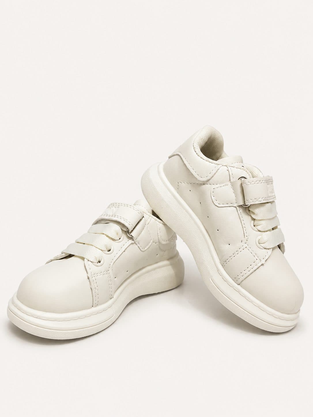 ZAPATILLAS BLANCO CON VELCRO DOBLE — zapatos para niña