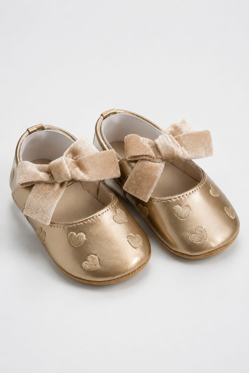 ZAPATOS DORADO CON CORAZONES Y MOÑO — zapatos para niña