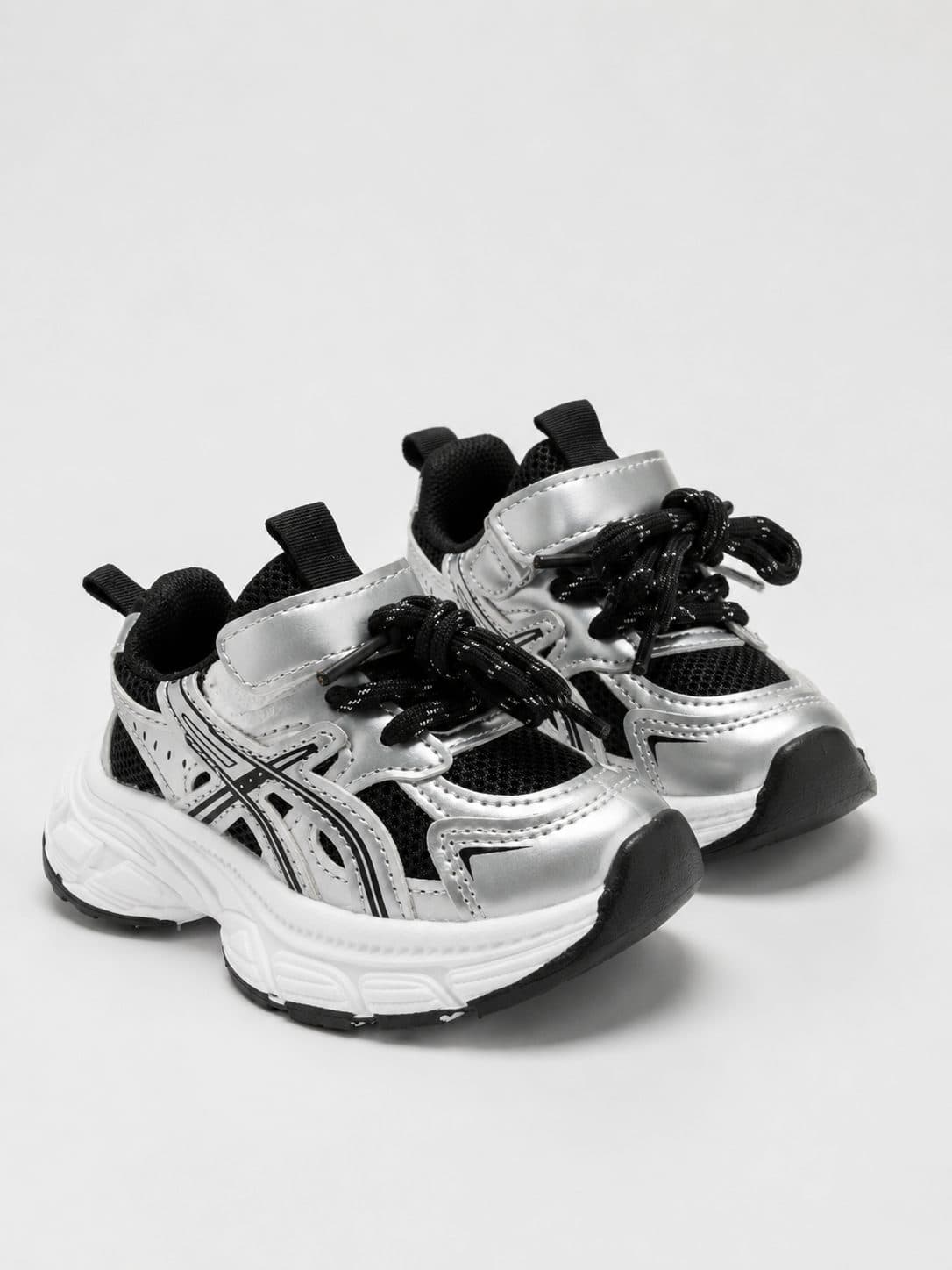 ZAPATILLAS PLATA CON NEGRO — zapatos para niña