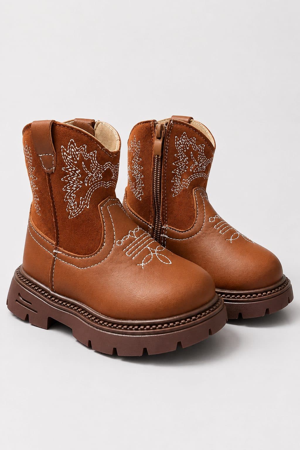 BOTAS VAQUERAS MARRÓN BORDADAS — zapatos para niña