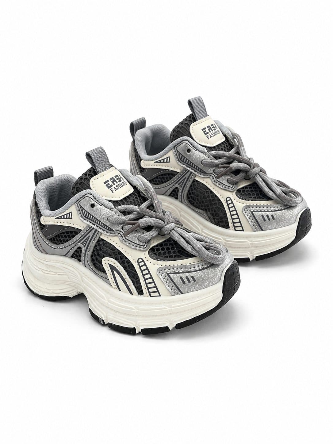 ZAPATILLAS GRIS CON NEGRO Y PLATA — zapatos para niña