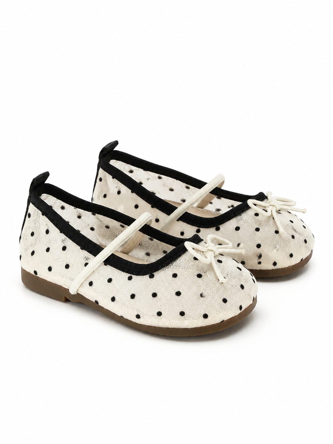 ZAPATOS CREMA CON LUNARES NEGROS — zapatos para niña