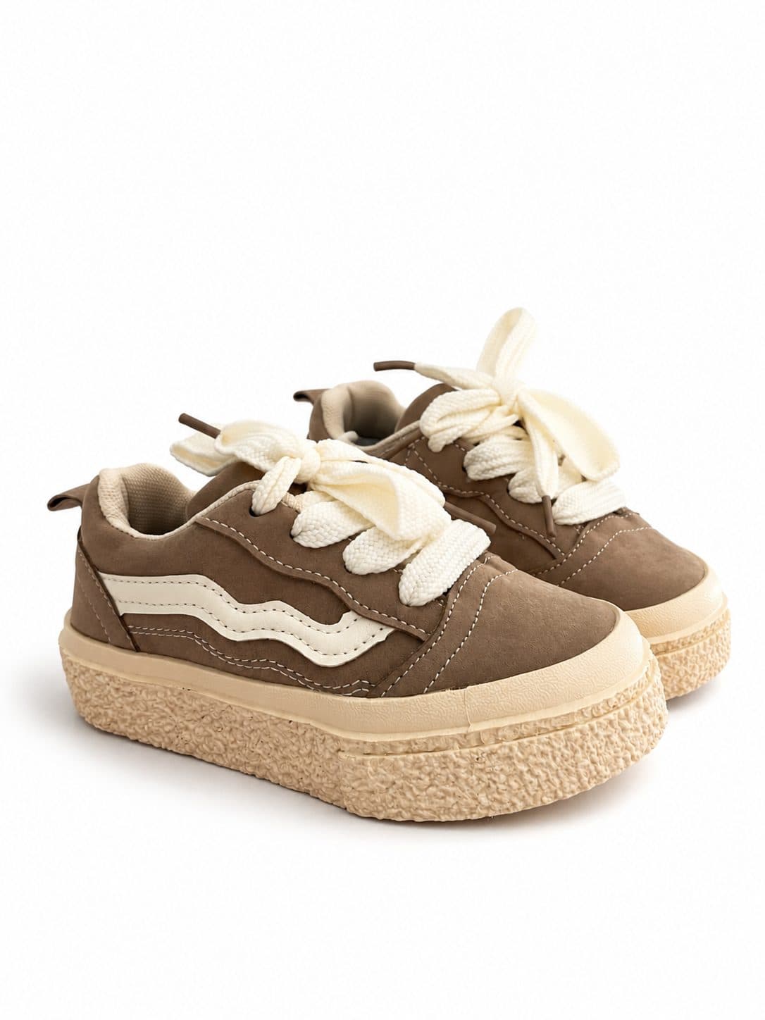ZAPATILLAS CAFÉ CON FRANJA CREMA — zapatos para niña