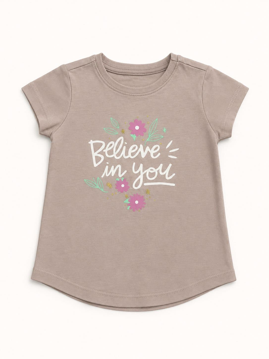 POLO TAUPE "BELIEVE IN YOU" FLORAL — polo para niña