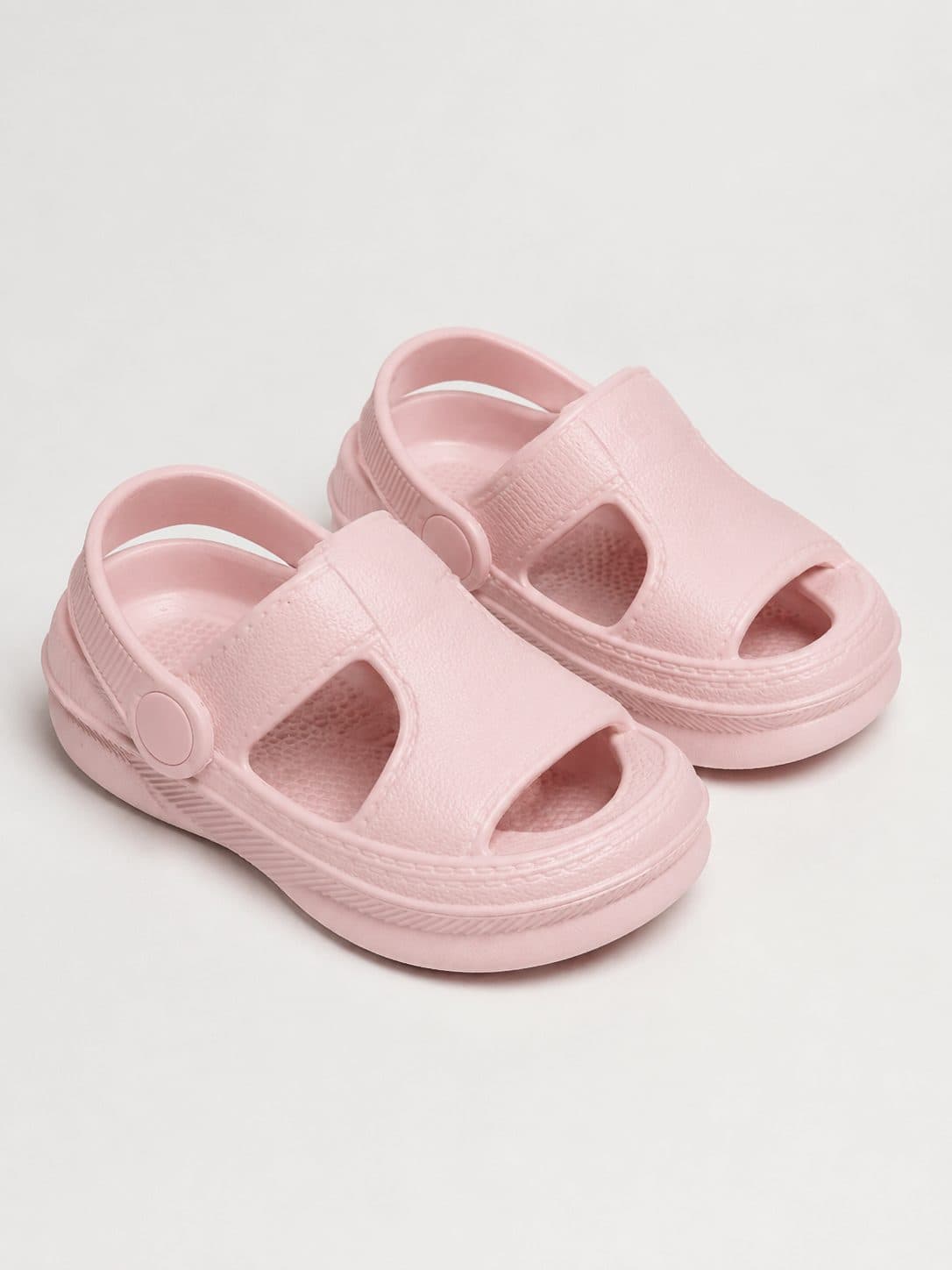 SANDALIA CLOG ROSADA CON CORREA TRASERA — zapatos para niña