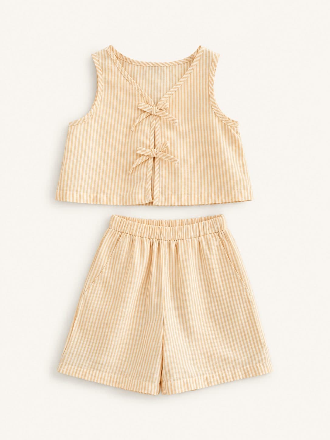 CONJUNTO TOP Y SHORT A RAYAS MOSTAZA CON LAZOS — conjunto para niña