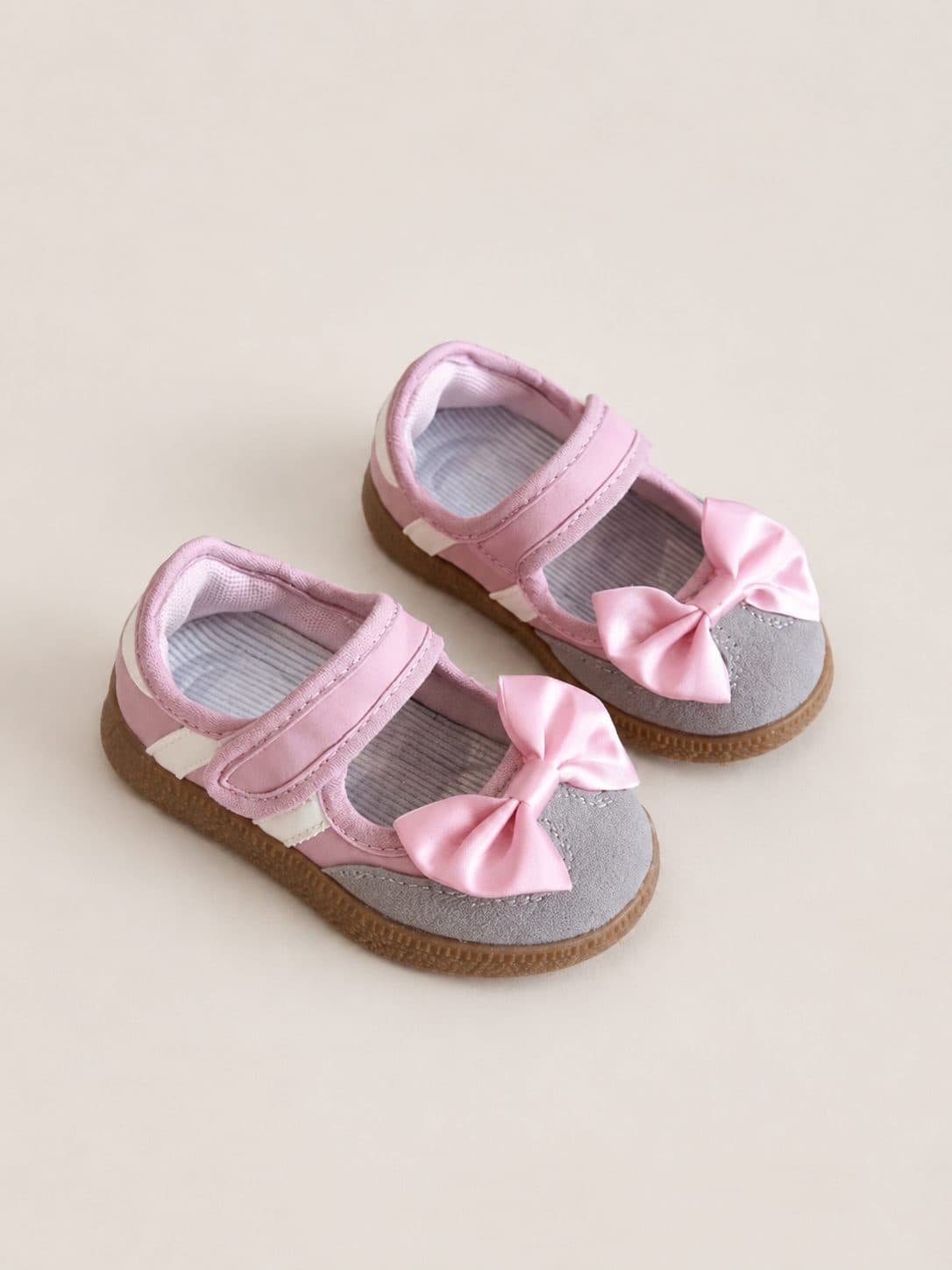 MARY JANE GRIS CON MOÑO ROSA — zapatos para niña