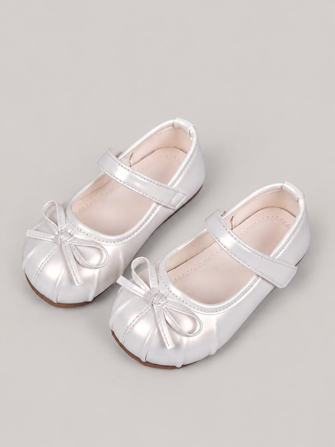MARY JANE BLANCO PERLADO CON MOÑO — zapatos para niña
