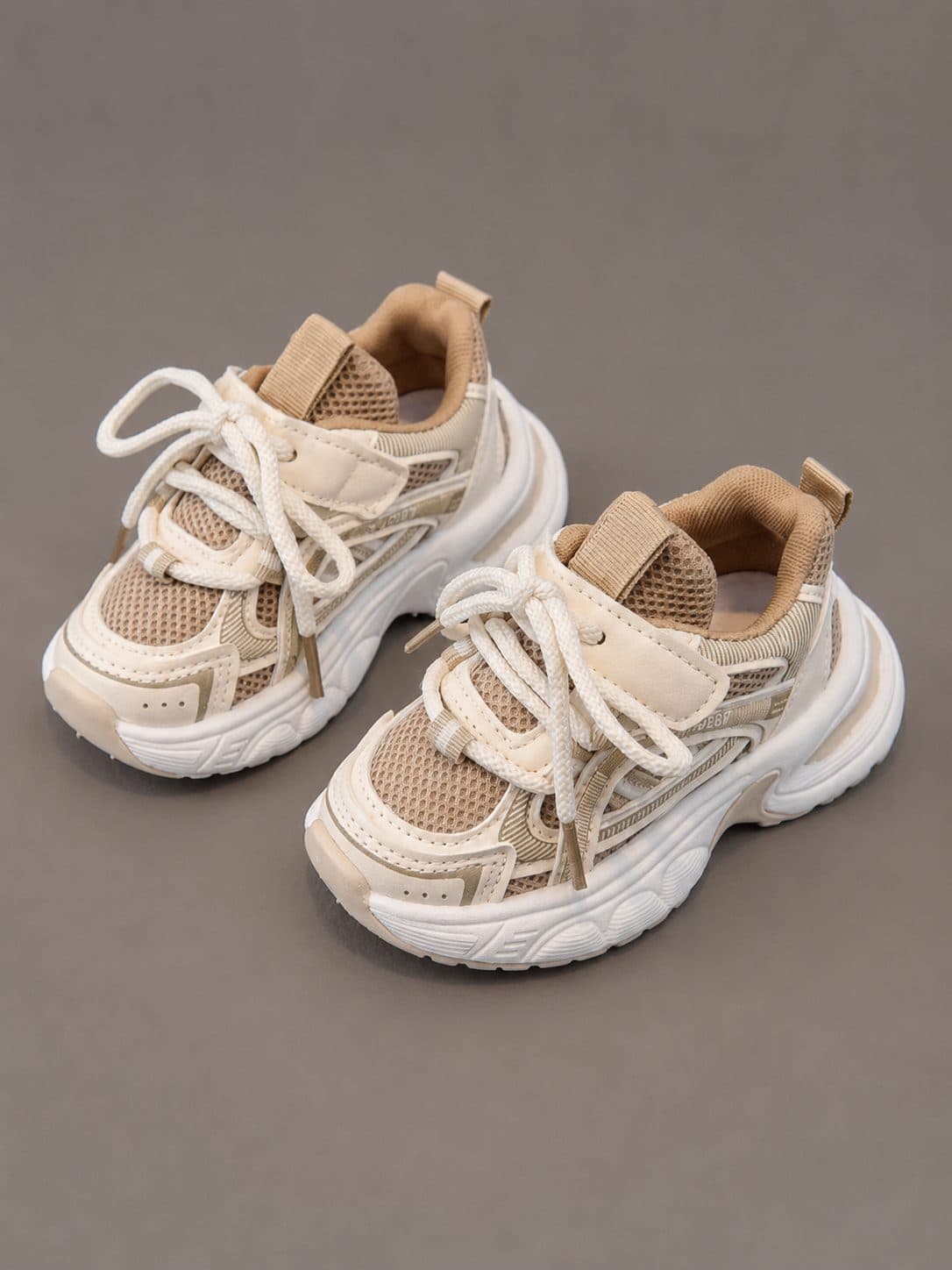 ZAPATILLAS BEIGE CHUNKY CON CORDONES — zapatos para niña