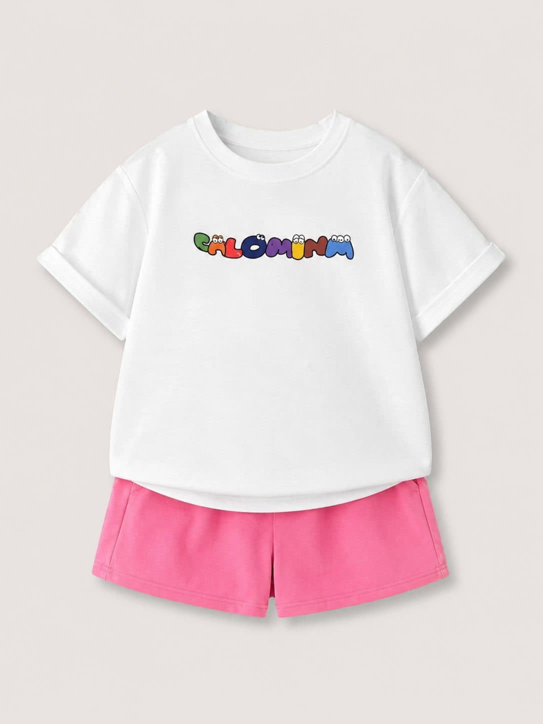 CONJUNTO BLANCO CON ESTAMPADO COLORIDO Y SHORT FUCSIA — conjunto para niña