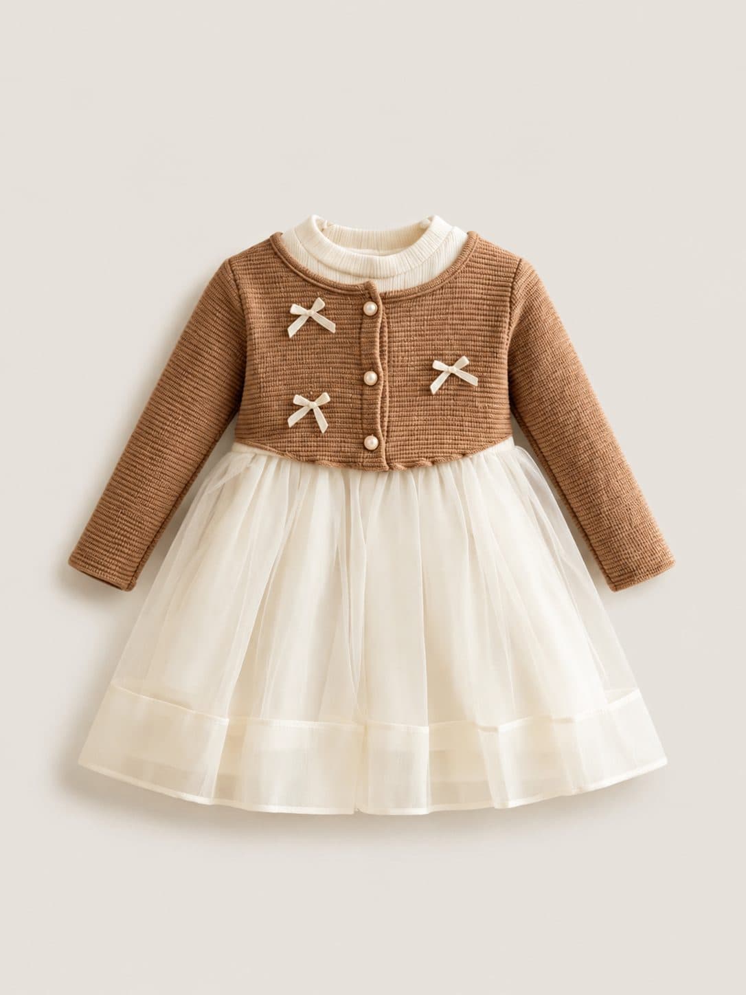 VESTIDO CREMA CON CASACA CAMEL Y MOÑOS DE PERLAS — vestido para niña