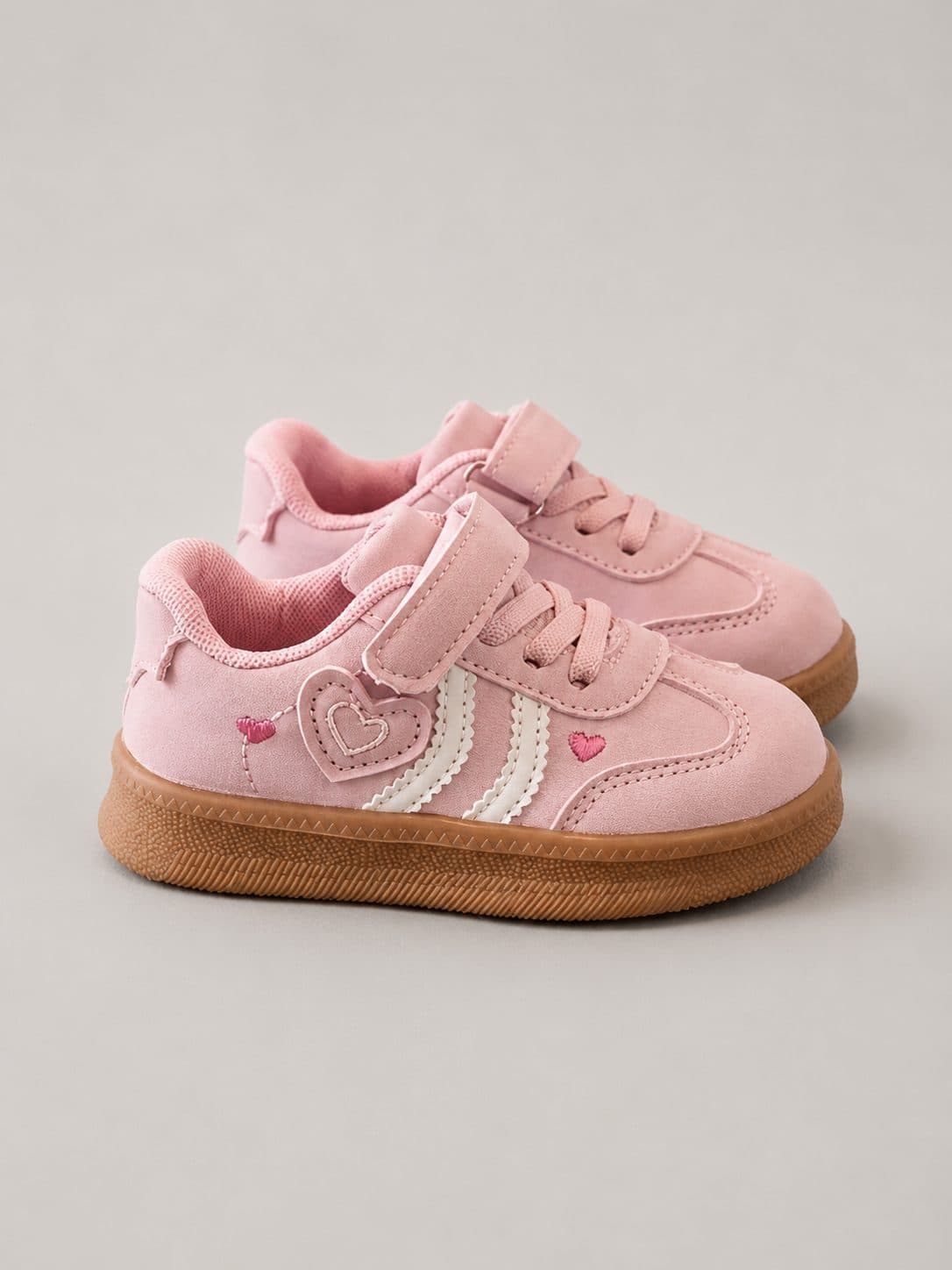 ZAPATILLAS ROSA CON CORAZONES BORDADOS — zapatos para niña