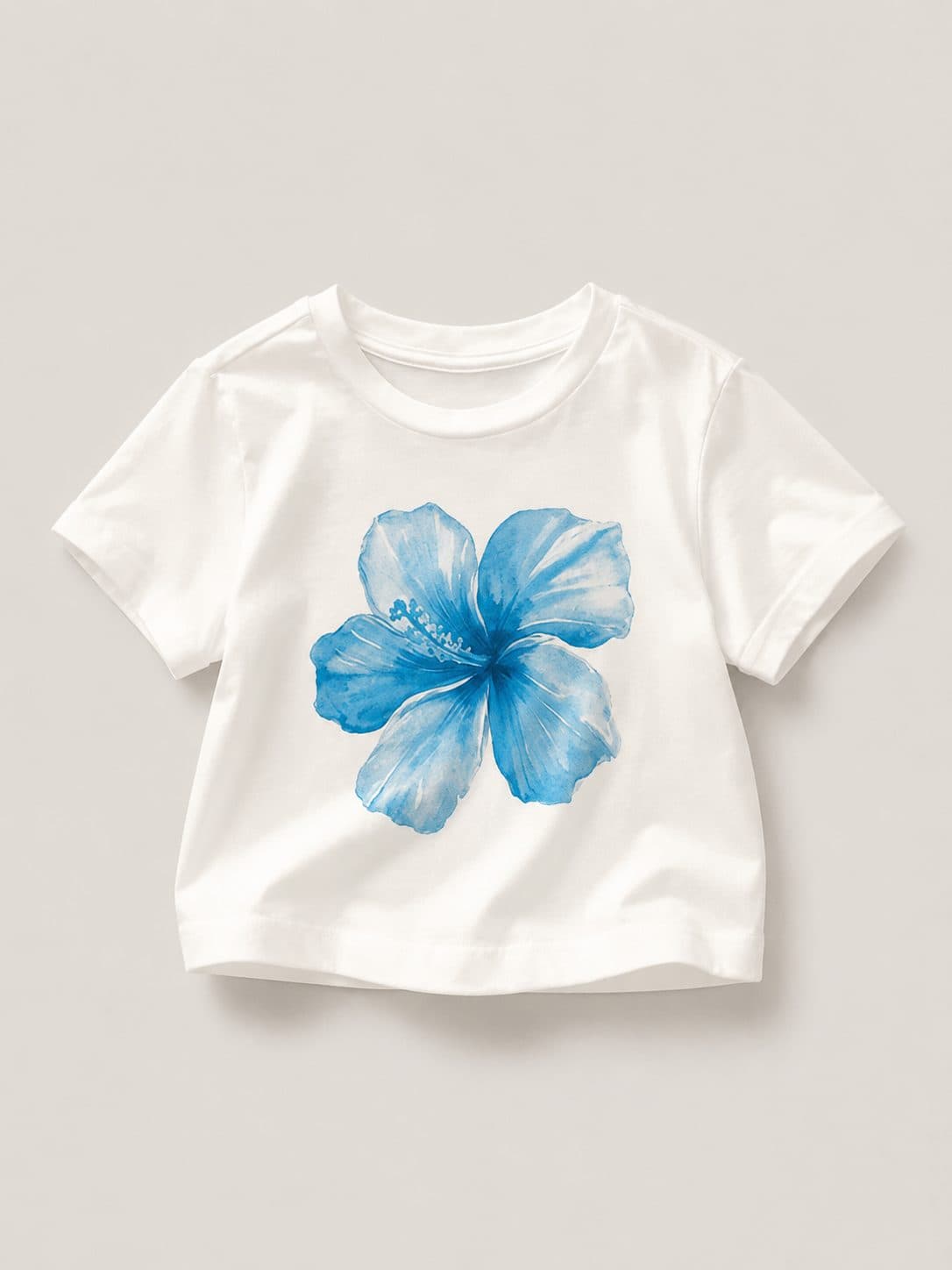POLO BLANCO CON FLOR AZUL — polo para niña
