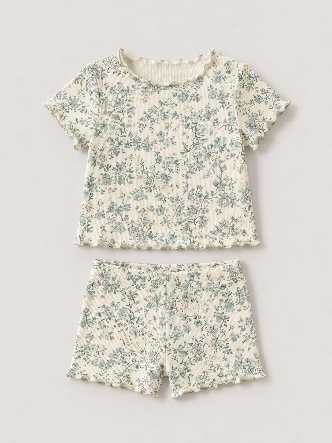 CONJUNTO CREMA FLORAL VERDE CON BORDES ONDULADOS — conjunto para niña