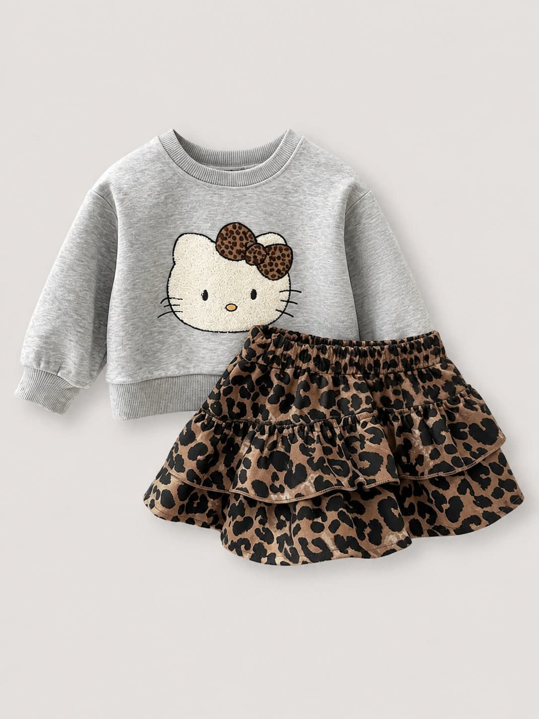 CONJUNTO GRIS CON HELLO KITTY Y FALDA ANIMAL PRINT — ropa importada para niña