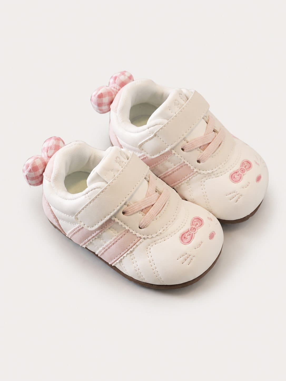 ZAPATILLAS BLANCAS CON LAZOS DE CUADROS — zapatos para niña