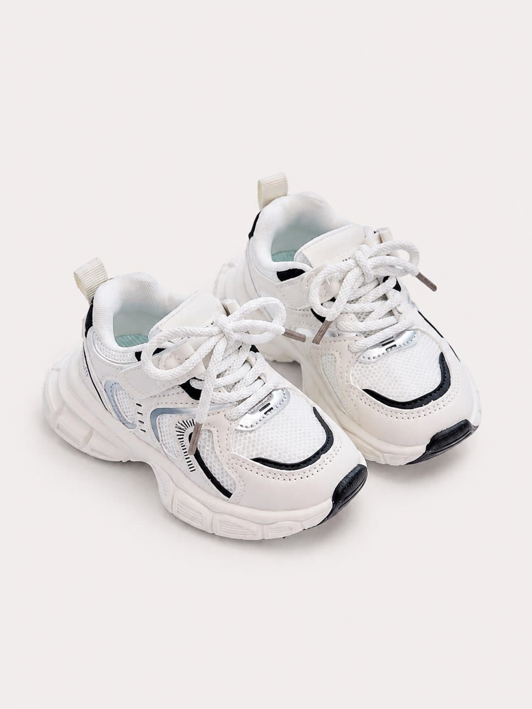 ZAPATILLAS BLANCAS CHUNKY CON DETALLES PLATEADOS — zapatos para niña