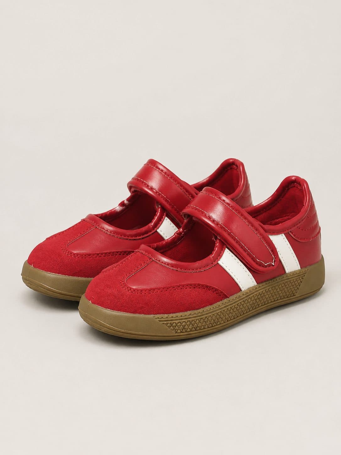 ZAPATILLAS ROJAS CON VELCRO — zapatos para niña