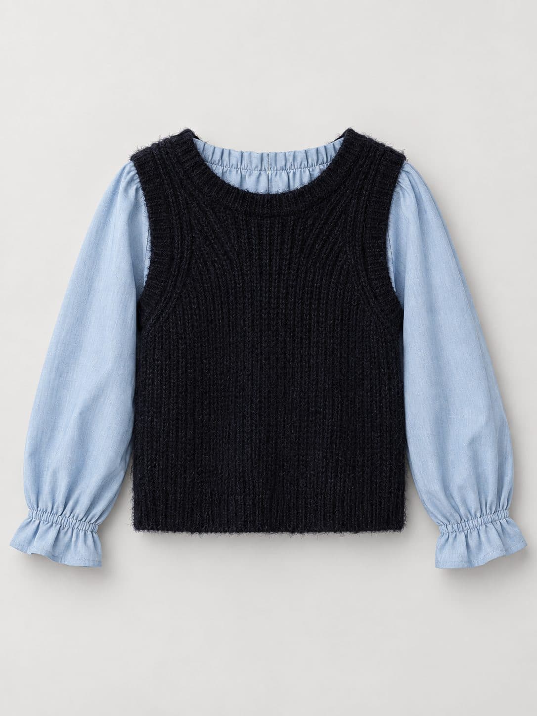 BLUSA CELESTE CON CHALECO TEJIDO NEGRO — casaca para niña