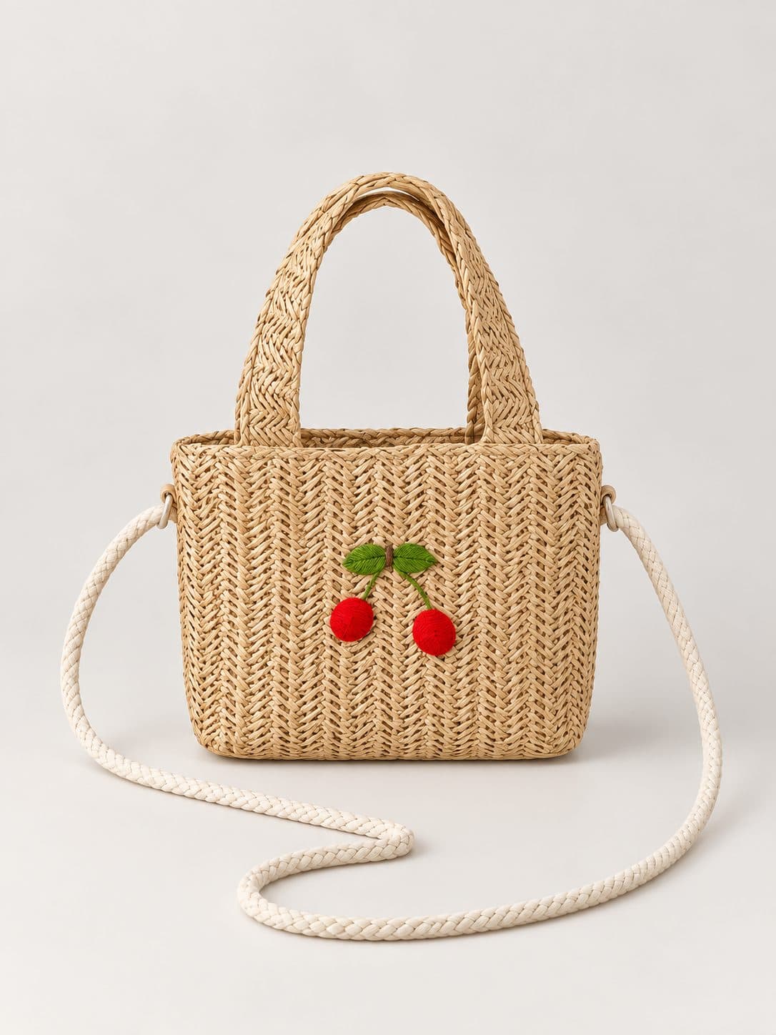 BOLSO TEJIDO BEIGE CON CEREZAS — accesorio para niña