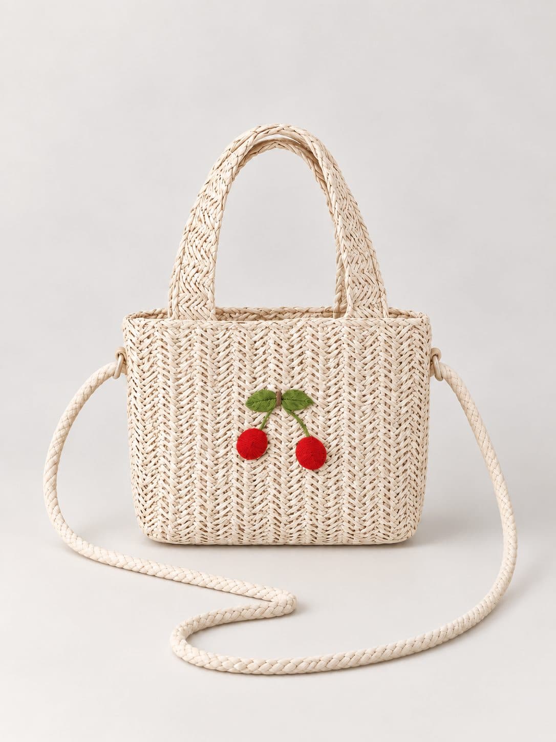 BOLSO TEJIDO BEIGE CLARO CON CEREZAS — accesorio para niña